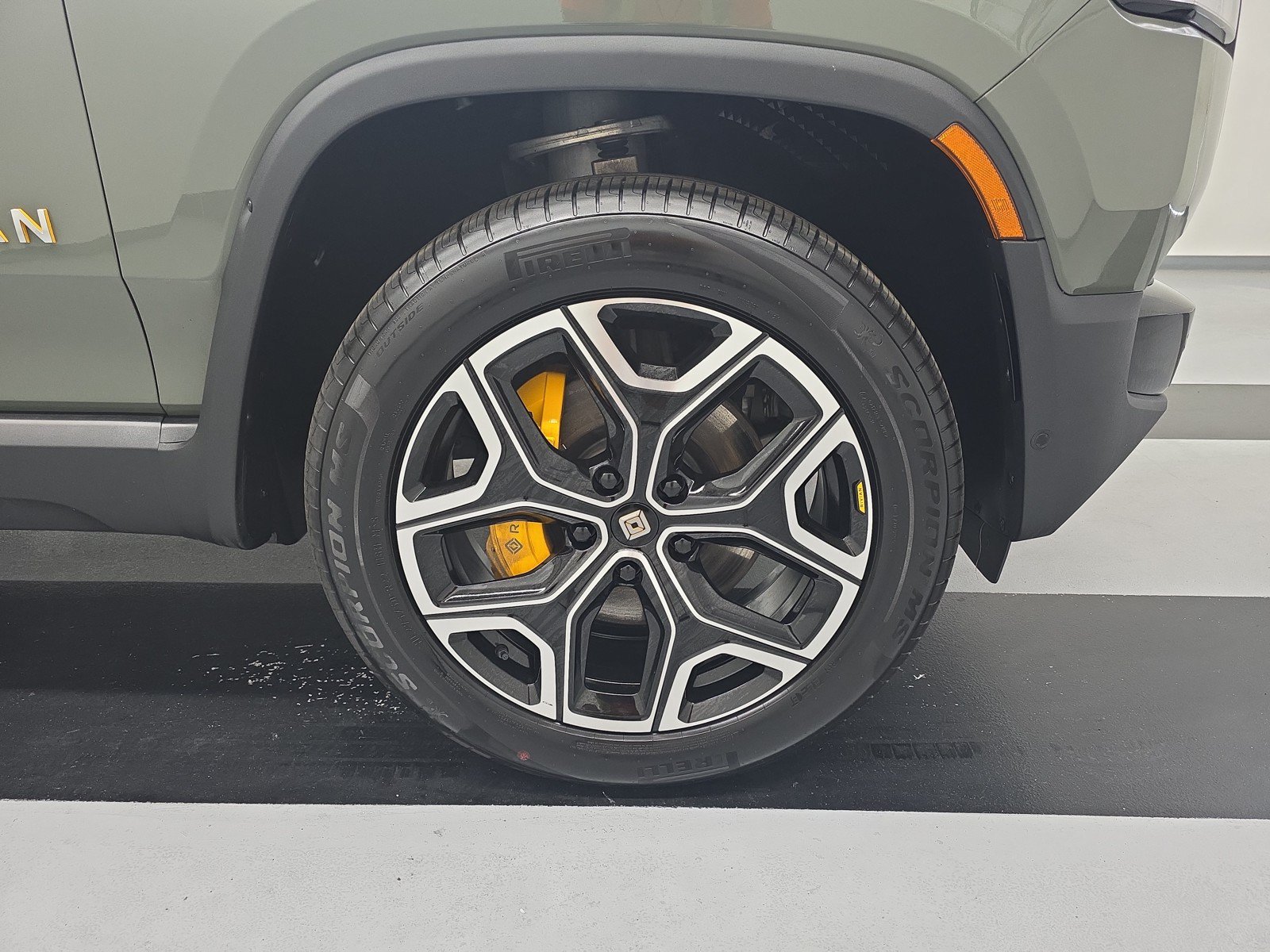Used 2022 Rivian R1S Launch Edition AWD/4WD image 11