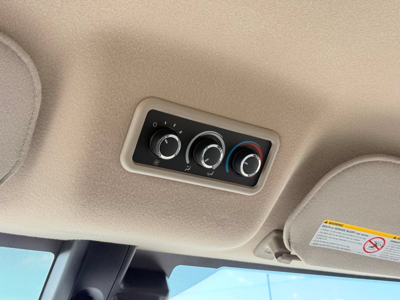 Used 2026 Chevrolet Express 3500 LT w/ LT Preferred Equipment Group RWD image 29