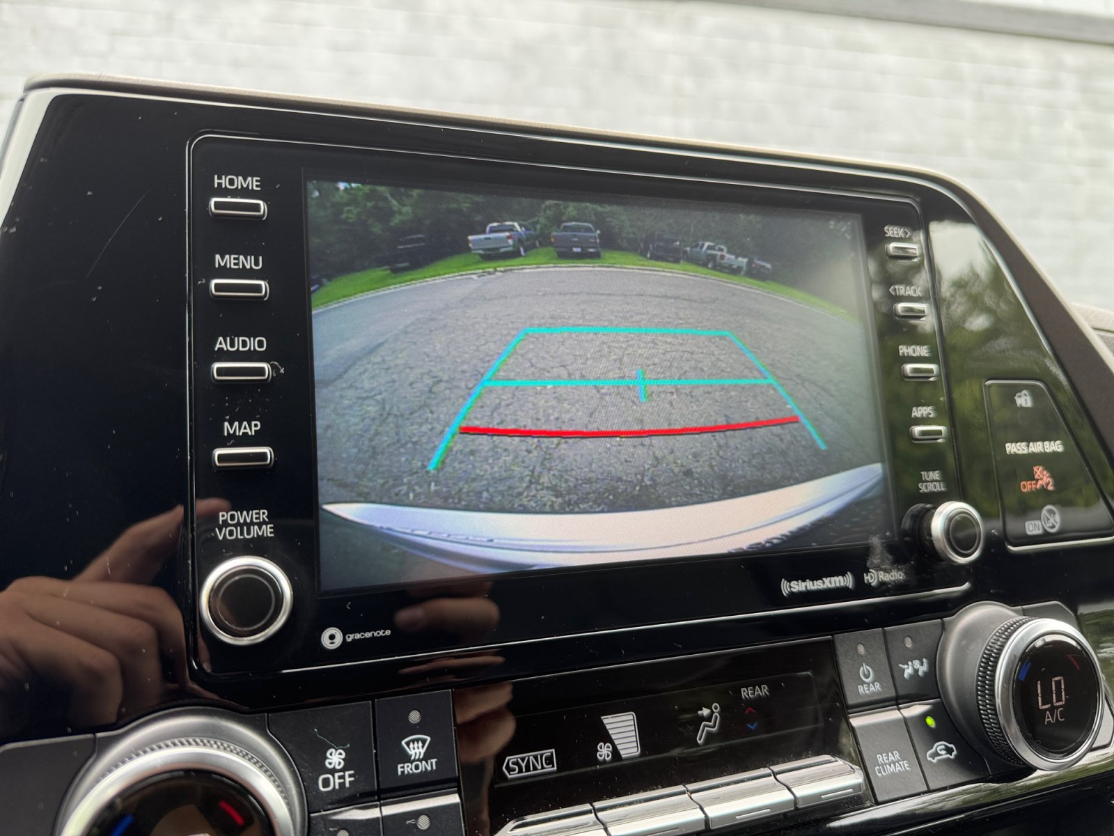 Used 2022 Toyota Highlander LE AWD/4WD image 20