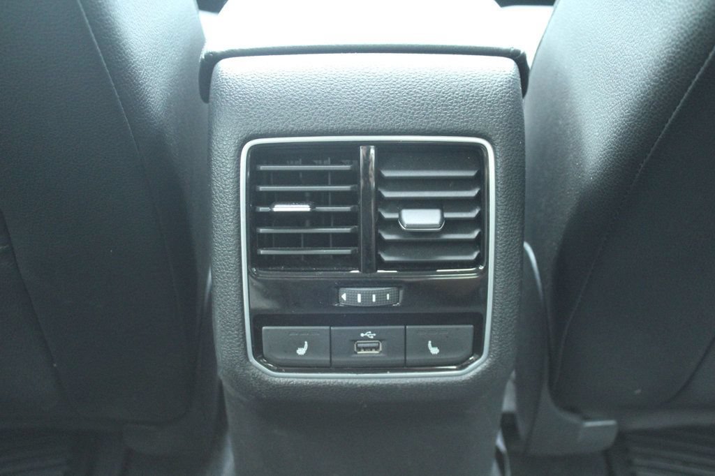 Used 2017 Volkswagen Passat 1.8T SE FWD image 28