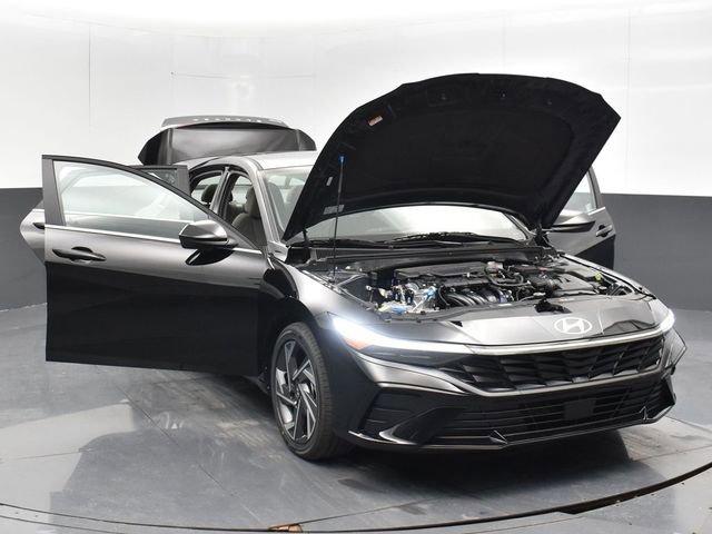 Used 2025 Hyundai Elantra SEL FWD image 53