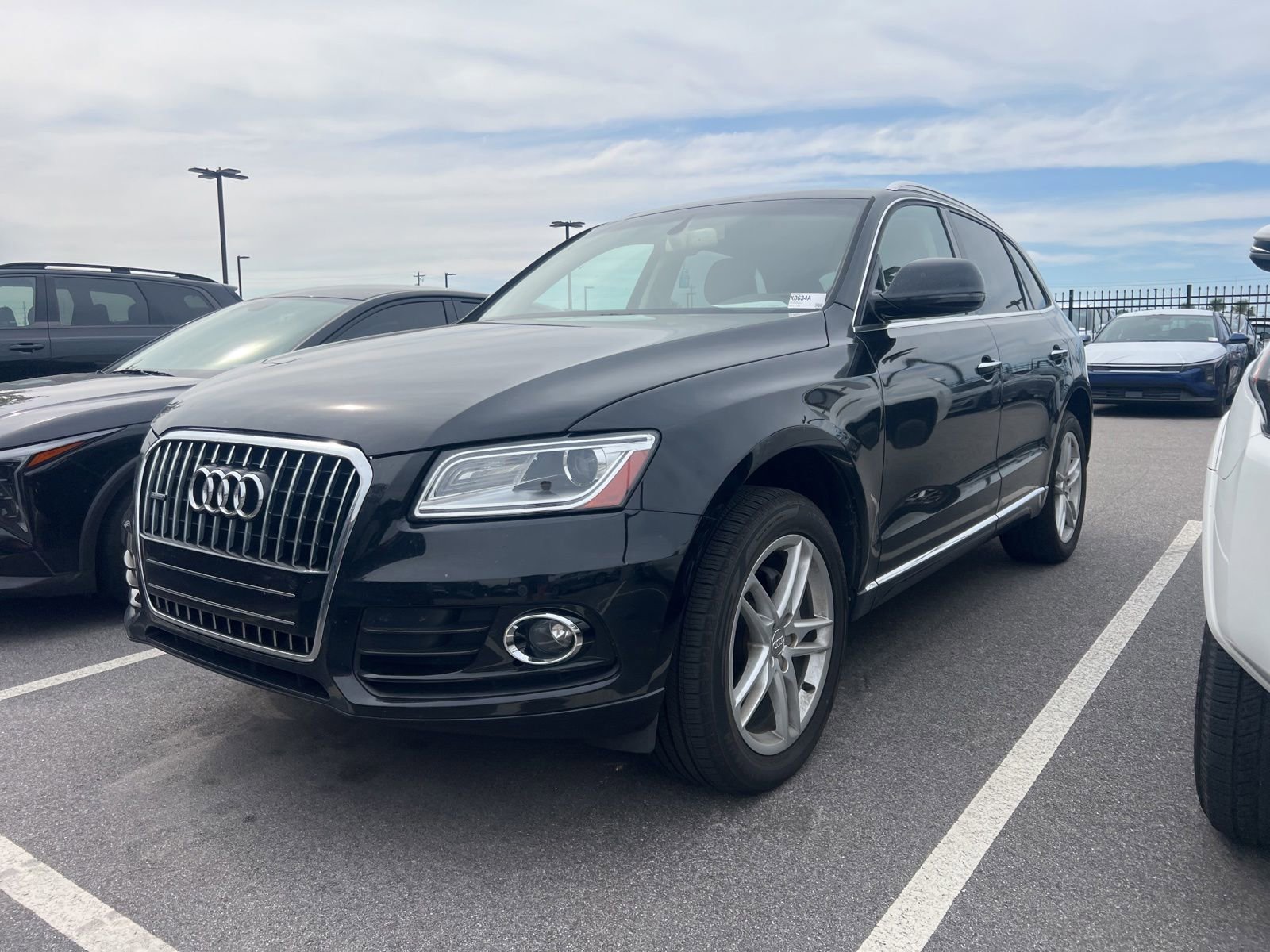 Used 2017 Audi Q5 2.0T Premium Plus w/ Technology Package AWD/4WD image 3