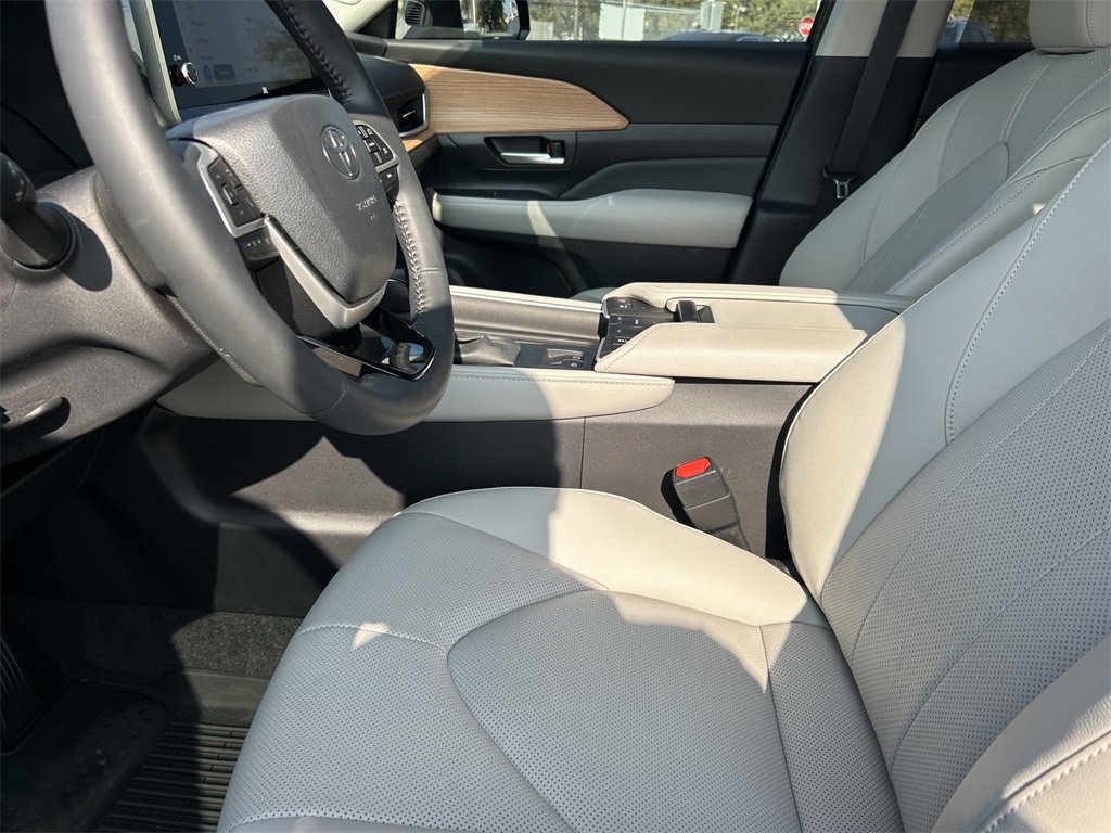 Used 2026 Toyota Grand Highlander Limited image 11