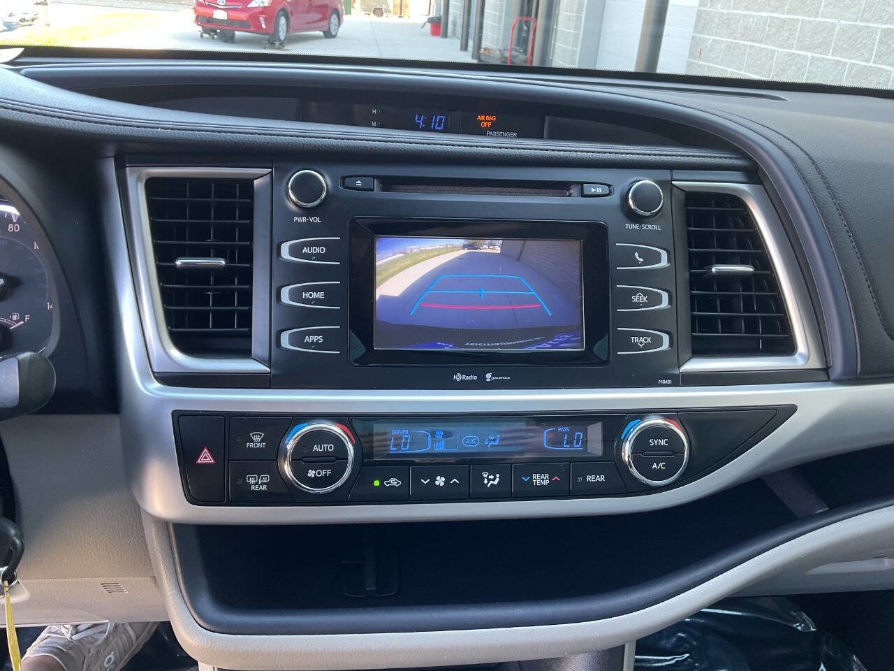 Used 2015 Toyota Highlander Plus AWD/4WD image 24