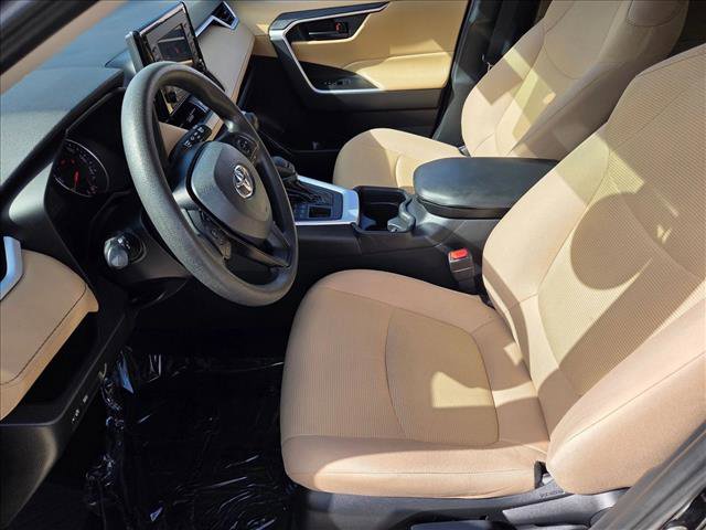 Used 2021 Toyota RAV4 LE image 14