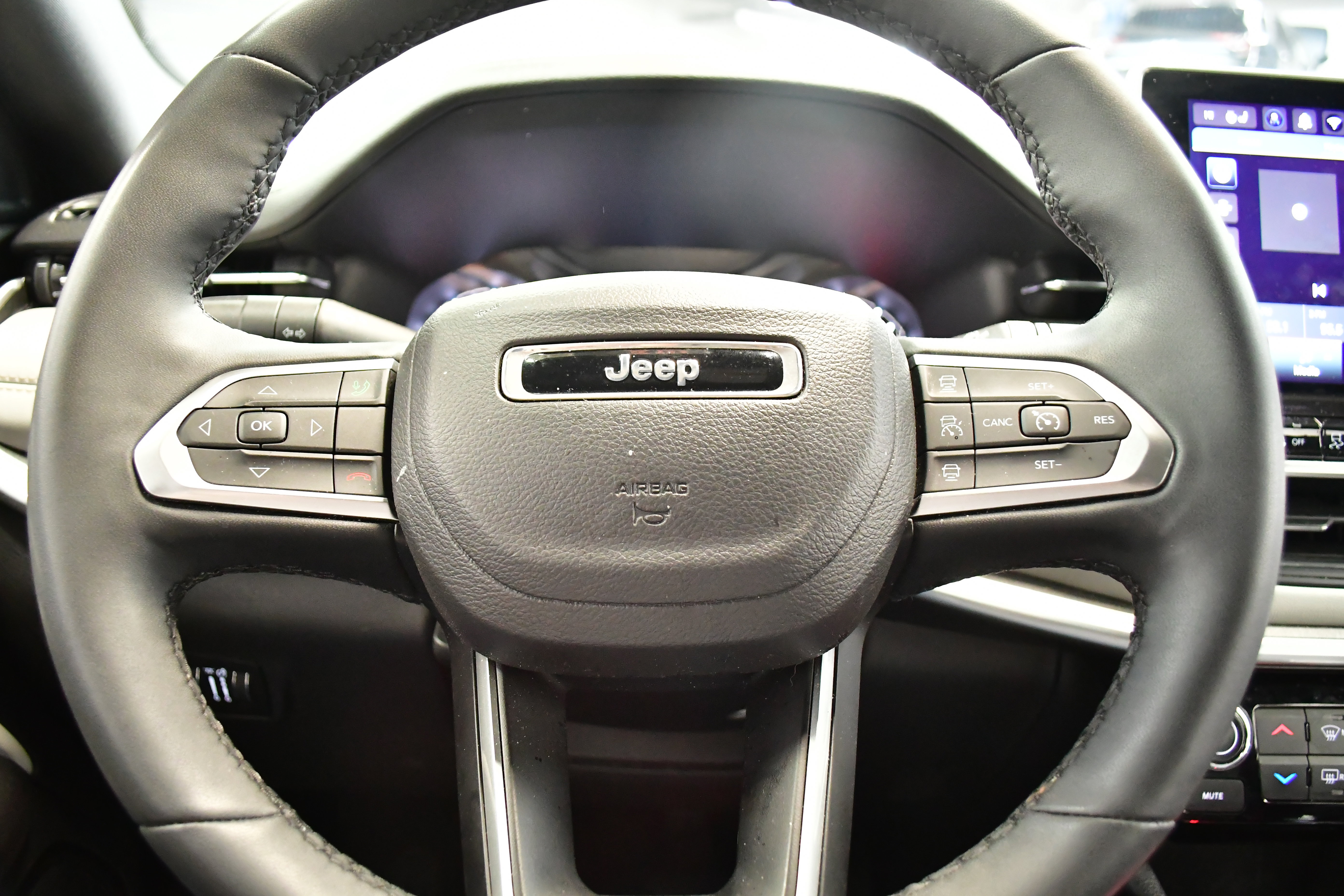 Used 2025 Jeep Compass Limited AWD/4WD image 19