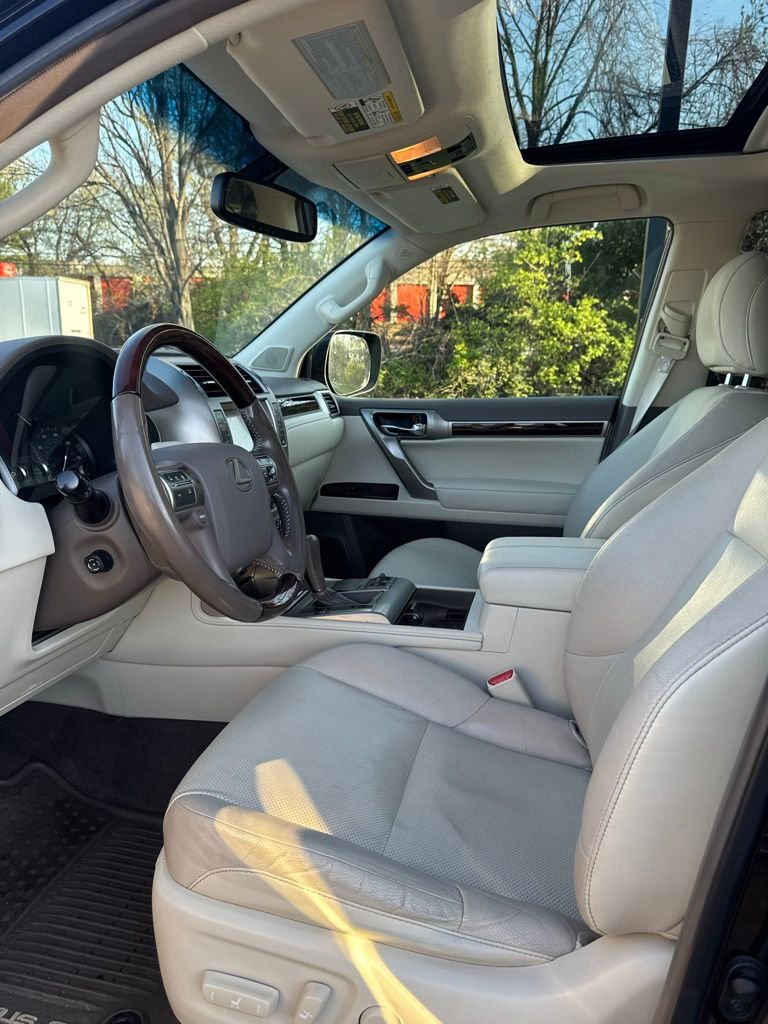 Used 2018 Lexus GX 460 Premium w/ Premium Package image 8