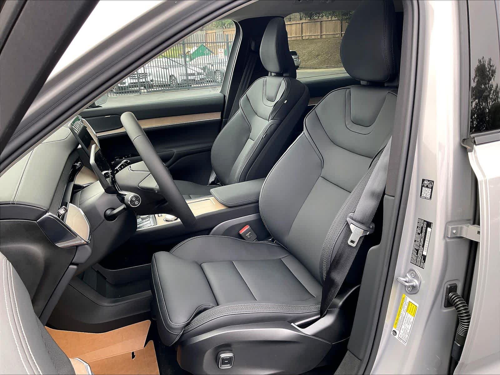 New 2025 Volvo EX90 Plus w/ Protection Package Premier AWD/4WD image 11