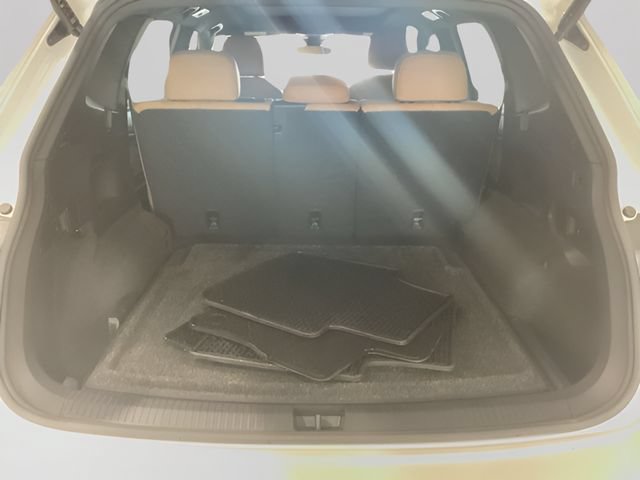 Certified 2024 Volkswagen Tiguan SE R-Line AWD/4WD image 16