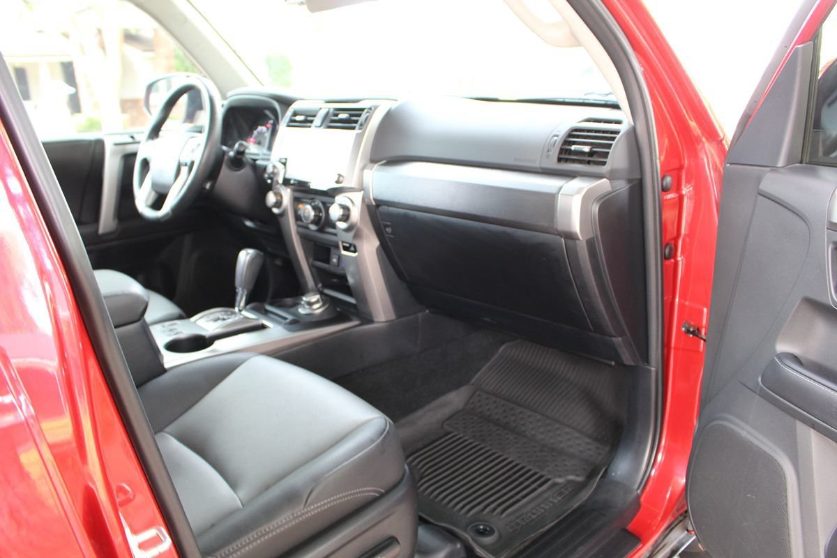 Used 2022 Toyota 4Runner SR5 Premium w/ Moonroof Package AWD/4WD image 16