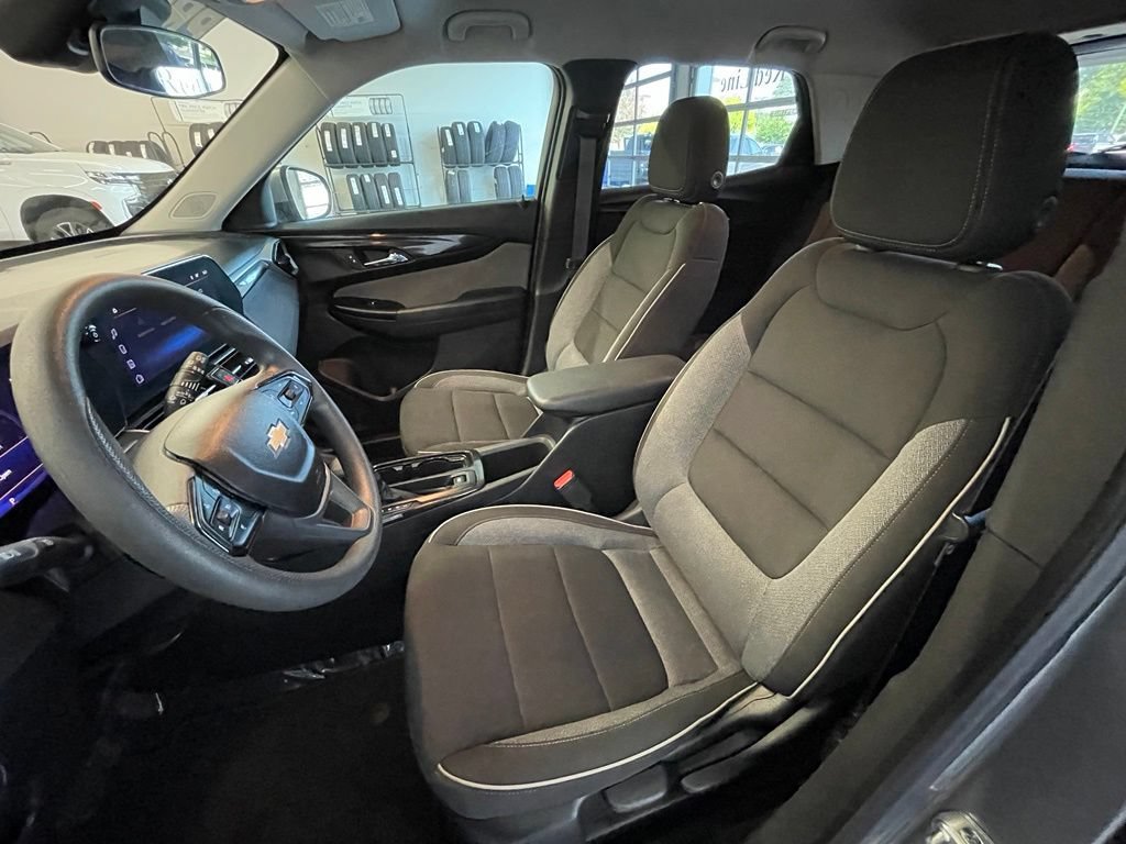 Used 2025 Chevrolet TrailBlazer LT FWD image 24