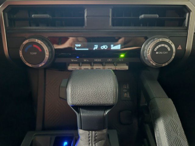 Certified 2025 Toyota 4Runner SR5 AWD/4WD image 25