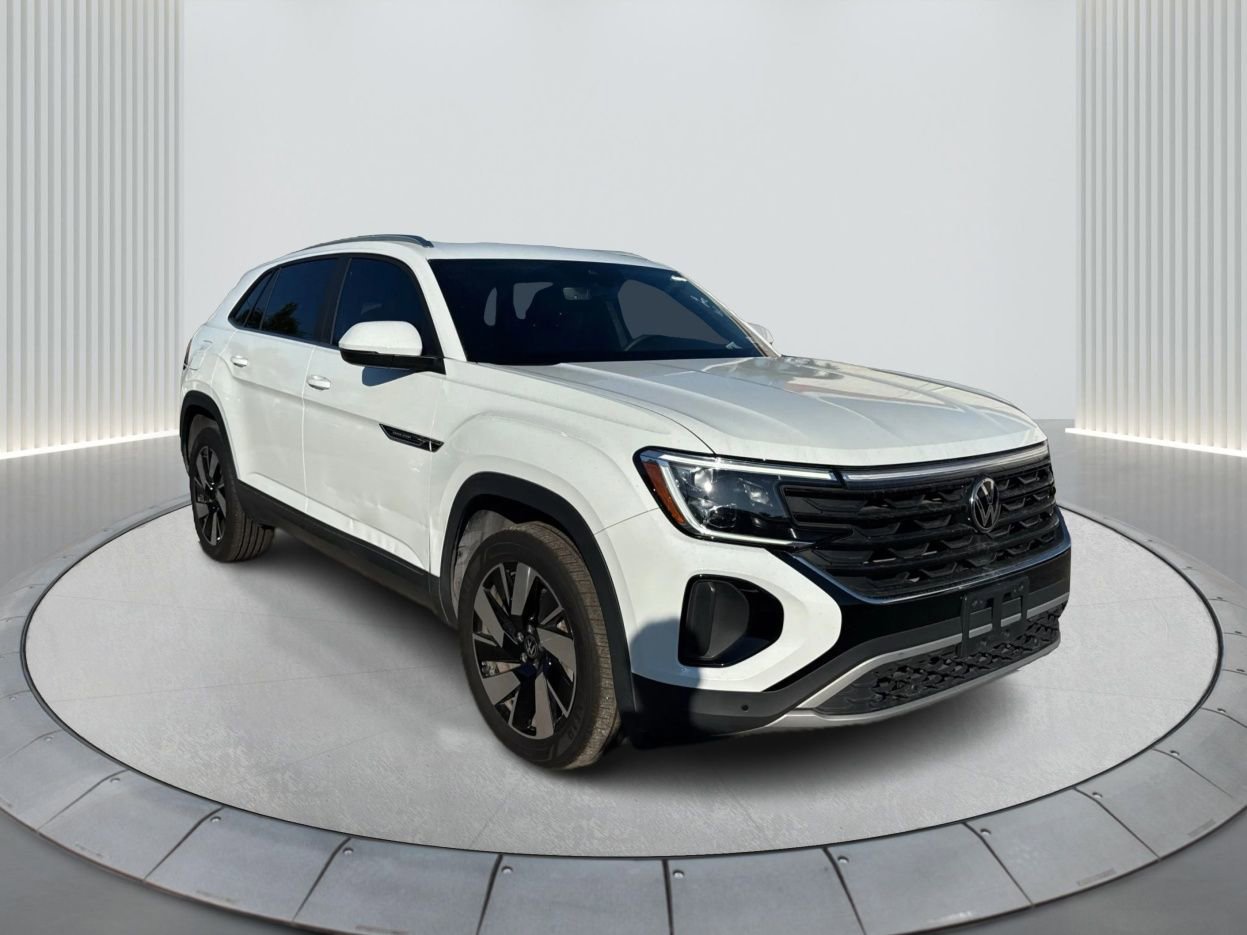 Used 2024 Volkswagen Atlas Cross Sport SE w/ Panoramic Sunroof Package image 3