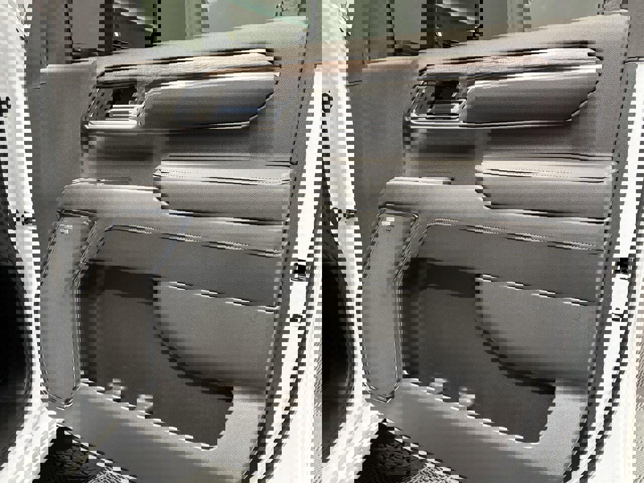 Used 2024 Chevrolet Silverado 2500 LTZ w/ LTZ Plus Package image 31