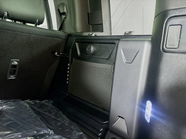 New 2026 Land Rover Defender 110 OCTA AWD/4WD image 24