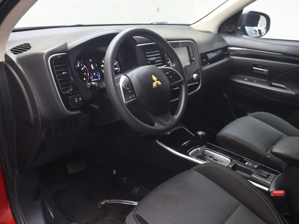 Used 2020 Mitsubishi Outlander ES FWD image 18