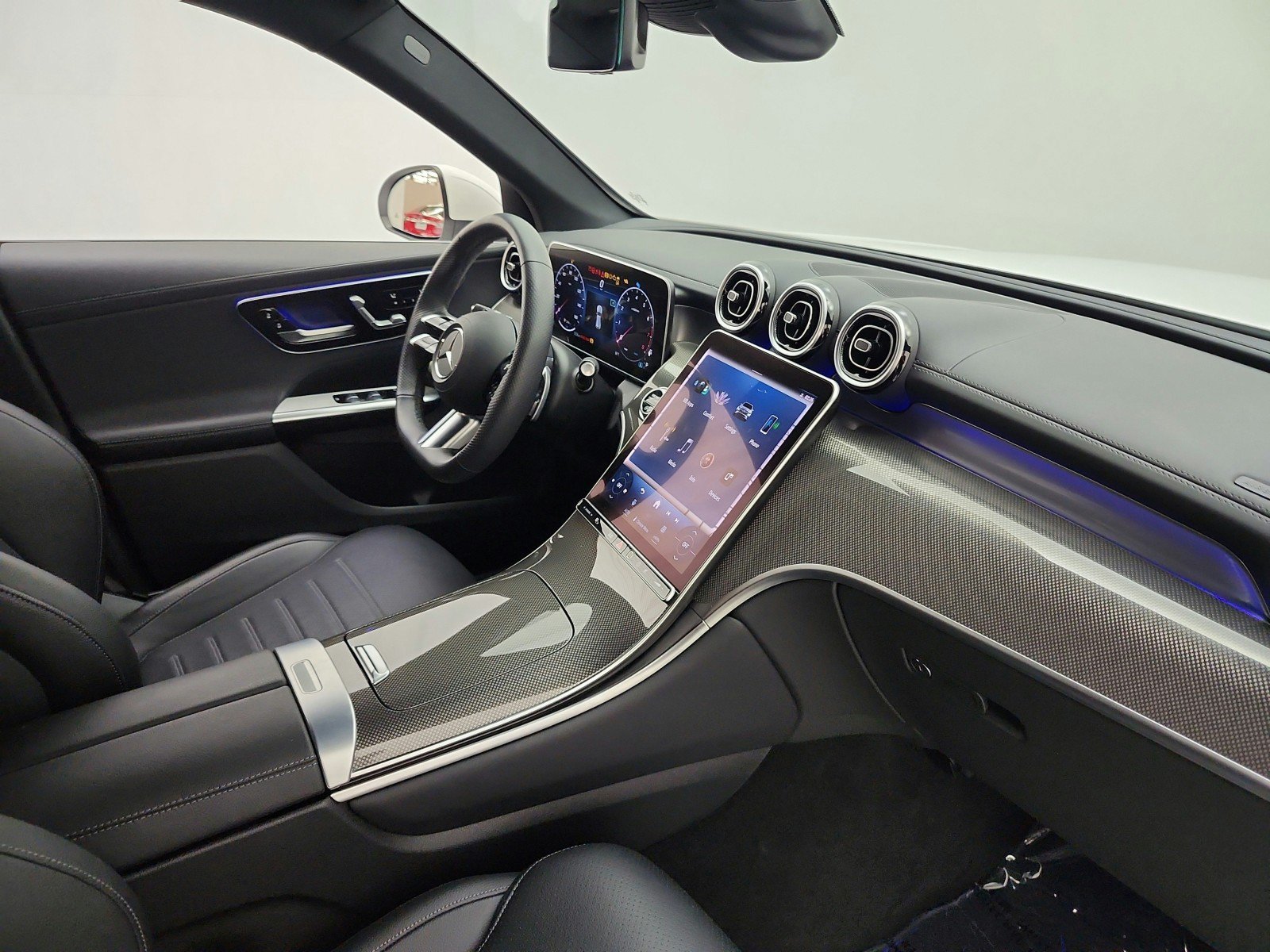 Used 2024 Mercedes-Benz GLC 300 image 21