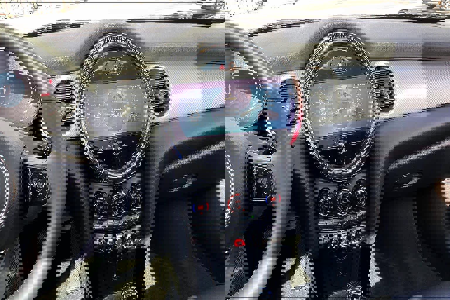 Certified 2022 MINI Cooper 4-Door Hardtop image 6