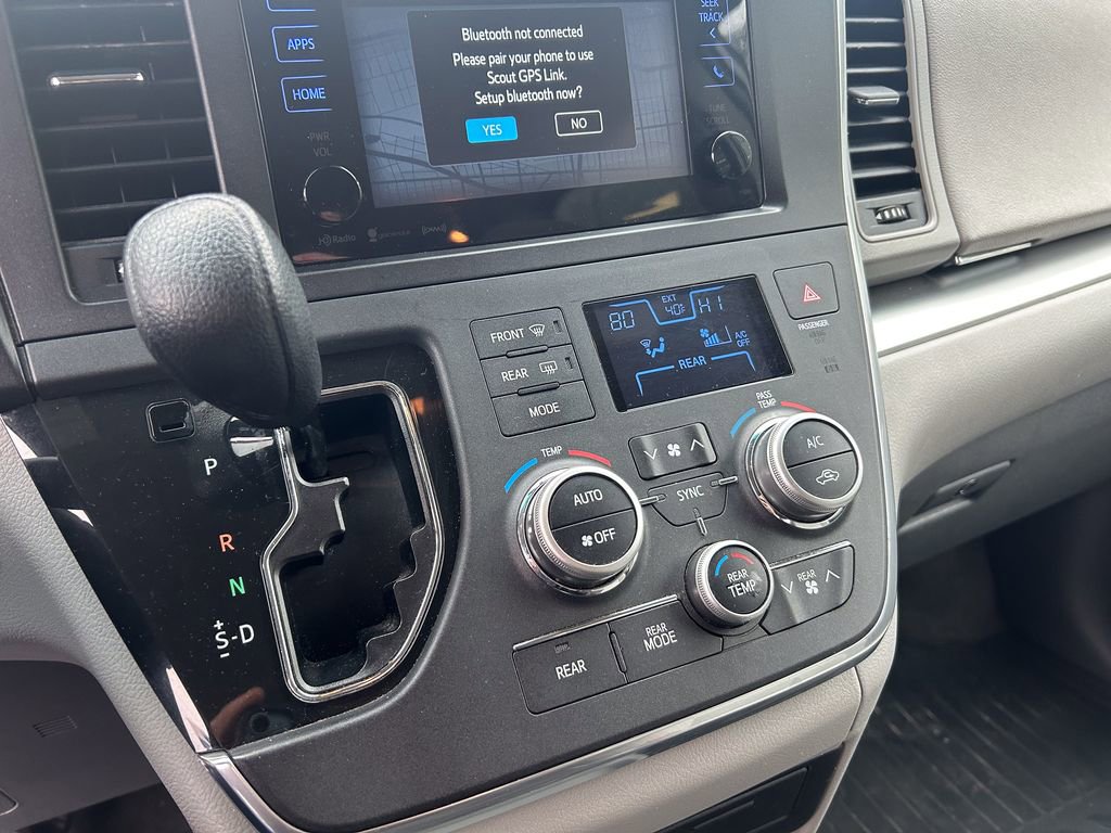 Used 2017 Toyota Sienna LE image 26