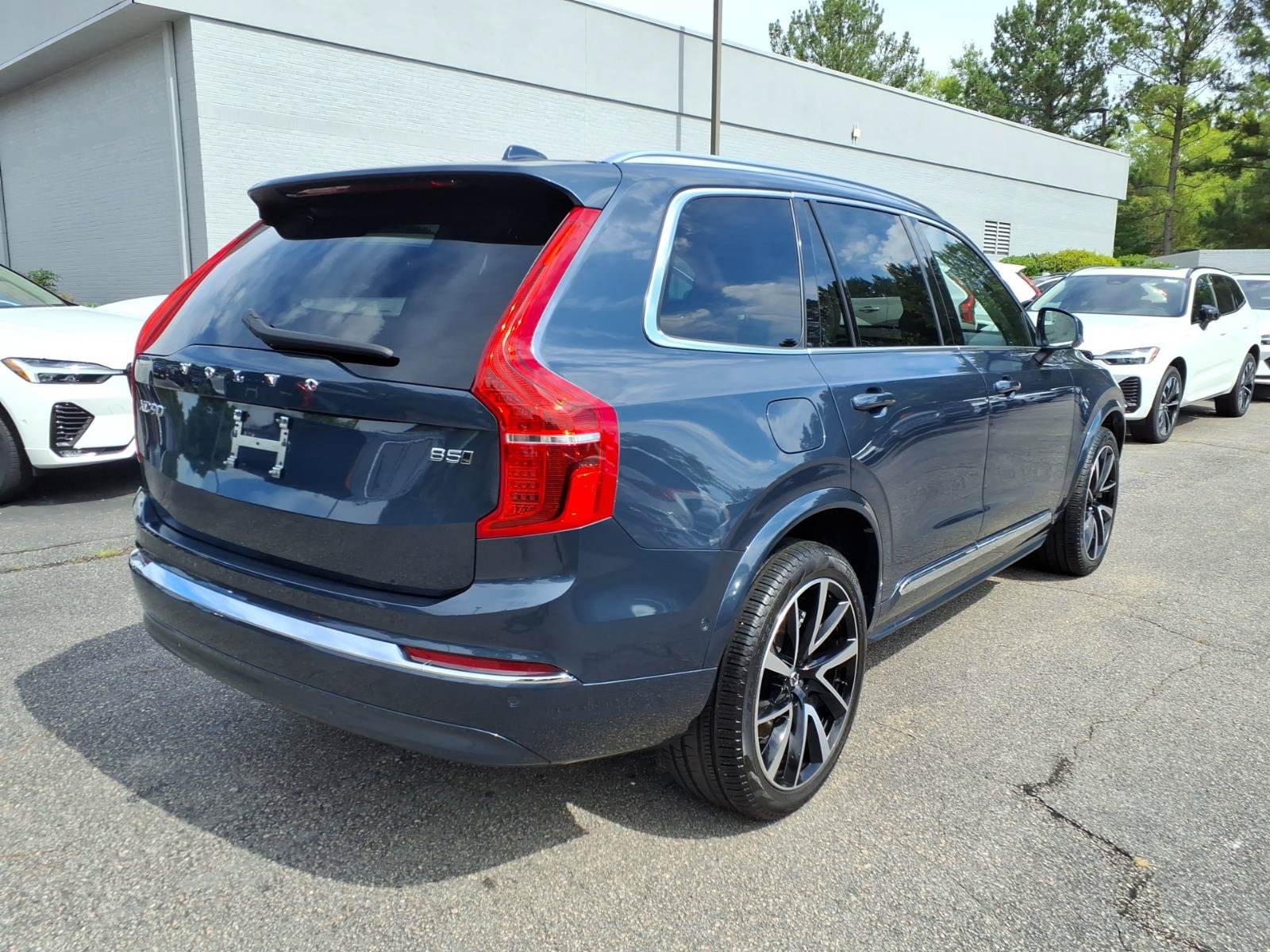 Certified 2024 Volvo XC90 B5 Plus AWD/4WD image 3