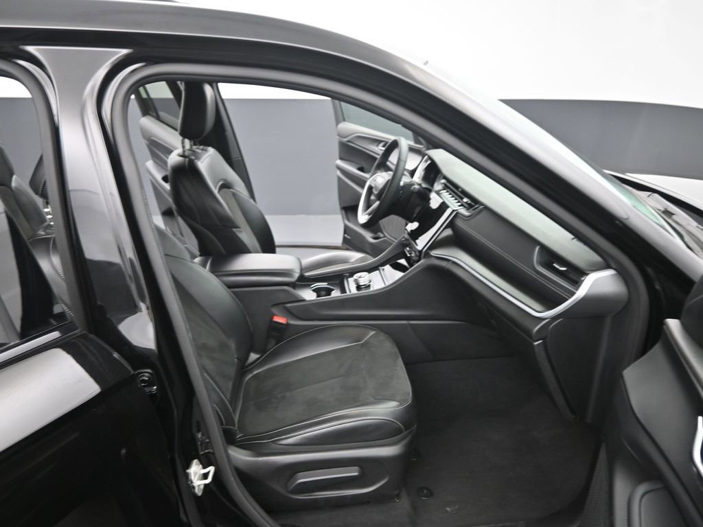 Used 2024 Jeep Grand Cherokee L Laredo AWD/4WD image 20