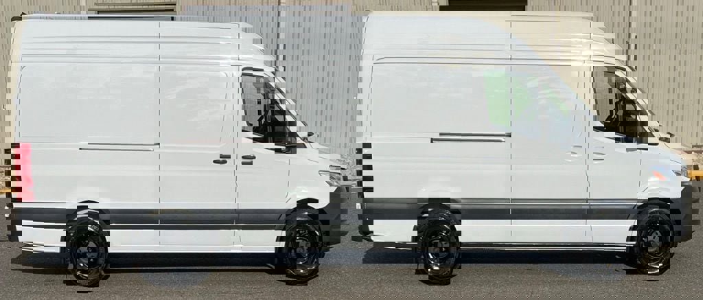Used 2025 Mercedes-Benz Sprinter 2500 image 4