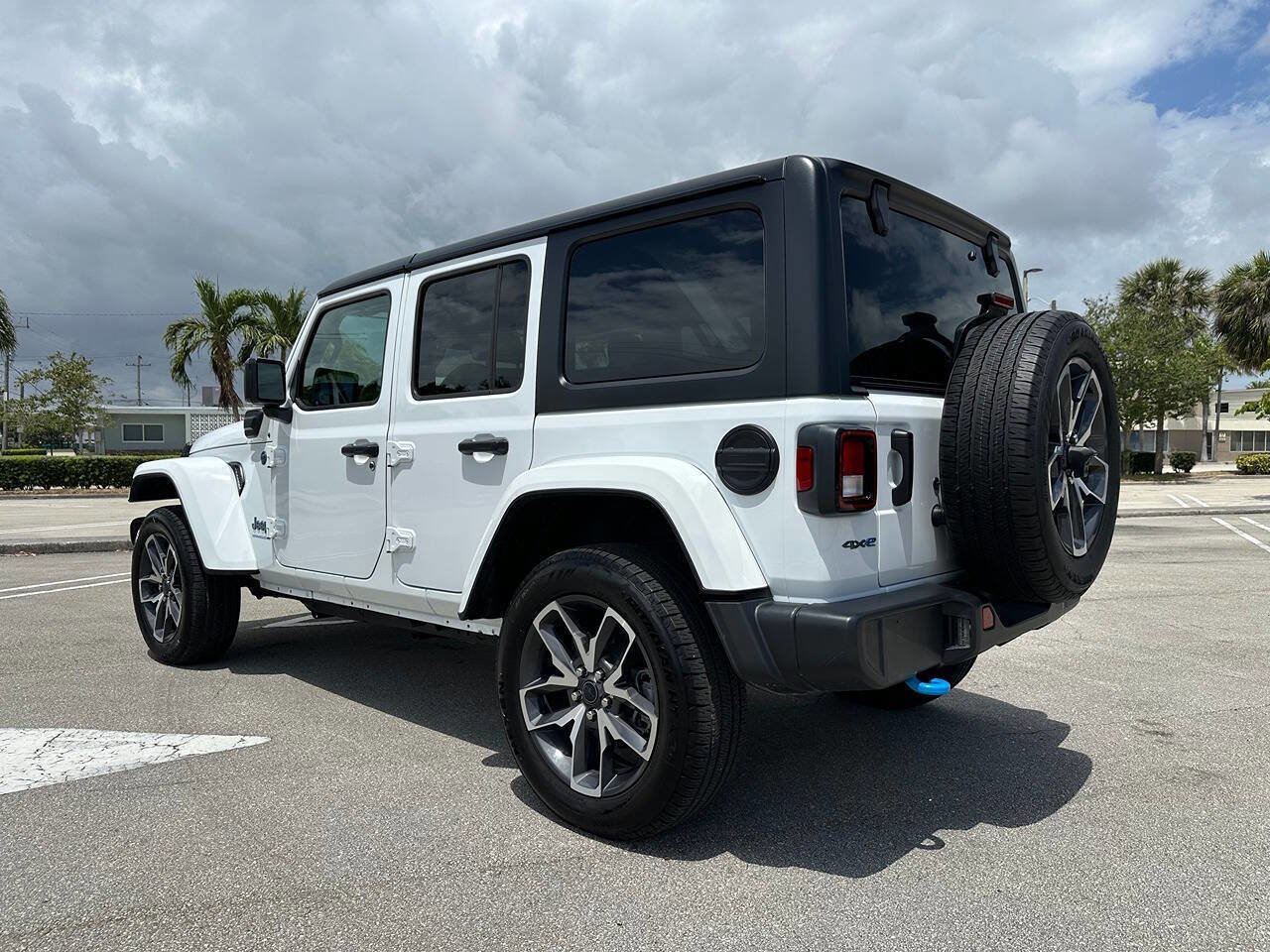 Used 2024 Jeep Wrangler Unlimited AWD/4WD image 16
