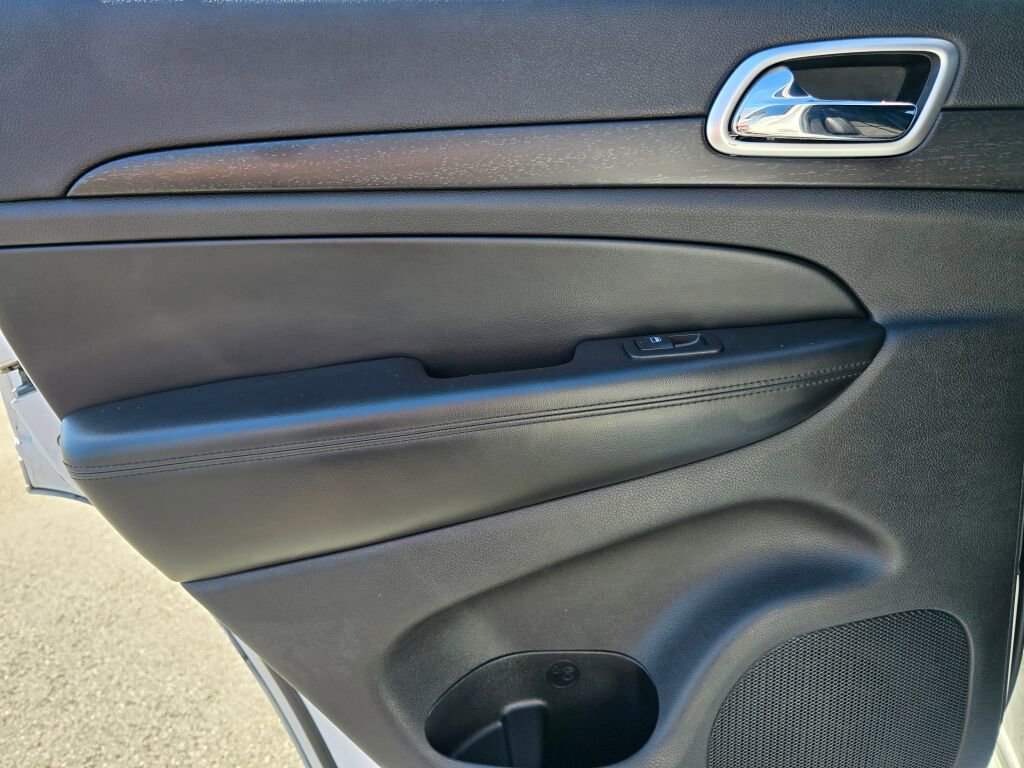 Used 2015 Jeep Grand Cherokee Altitude AWD/4WD image 19