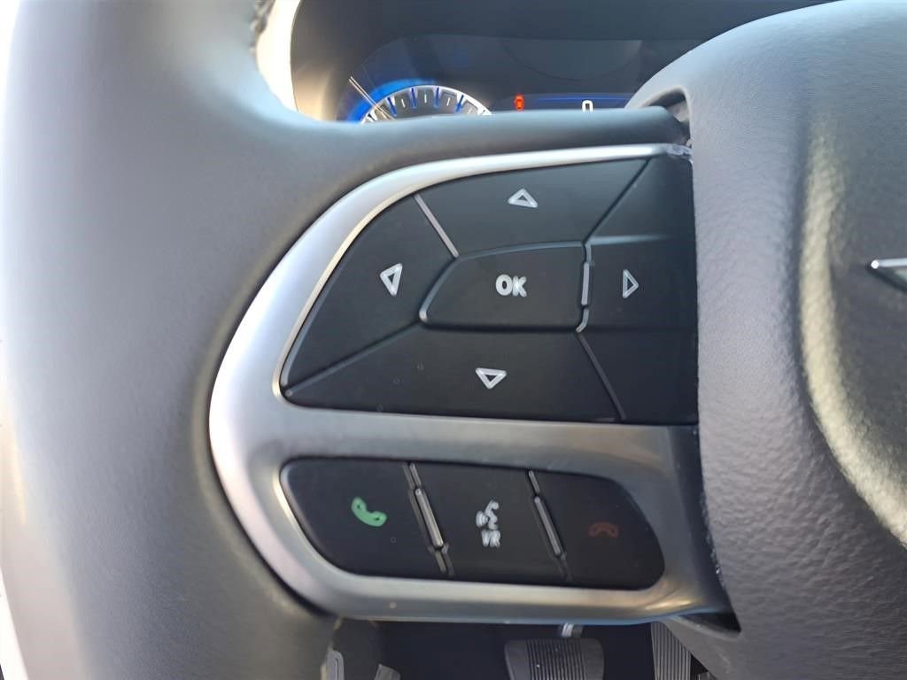 Used 2023 Chrysler Pacifica Touring-L FWD image 19