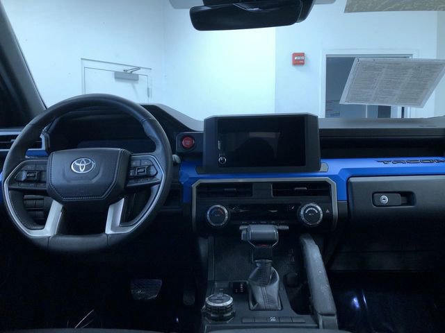 Certified 2025 Toyota Tacoma TRD Off-Road AWD/4WD image 9