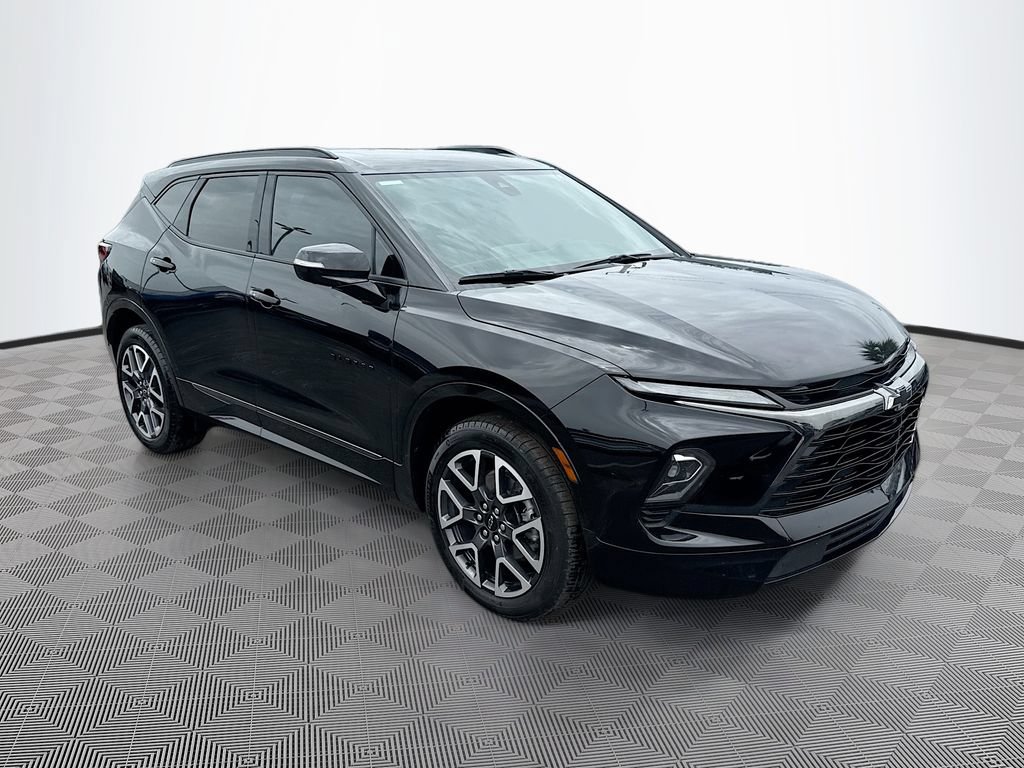 Used 2025 Chevrolet Blazer RS w/ Driver Confidence II Package FWD image 4