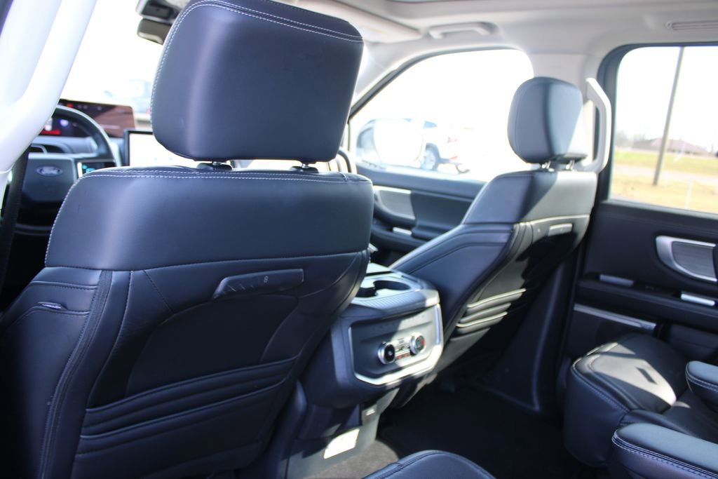 Used 2025 Ford Expedition Platinum image 31