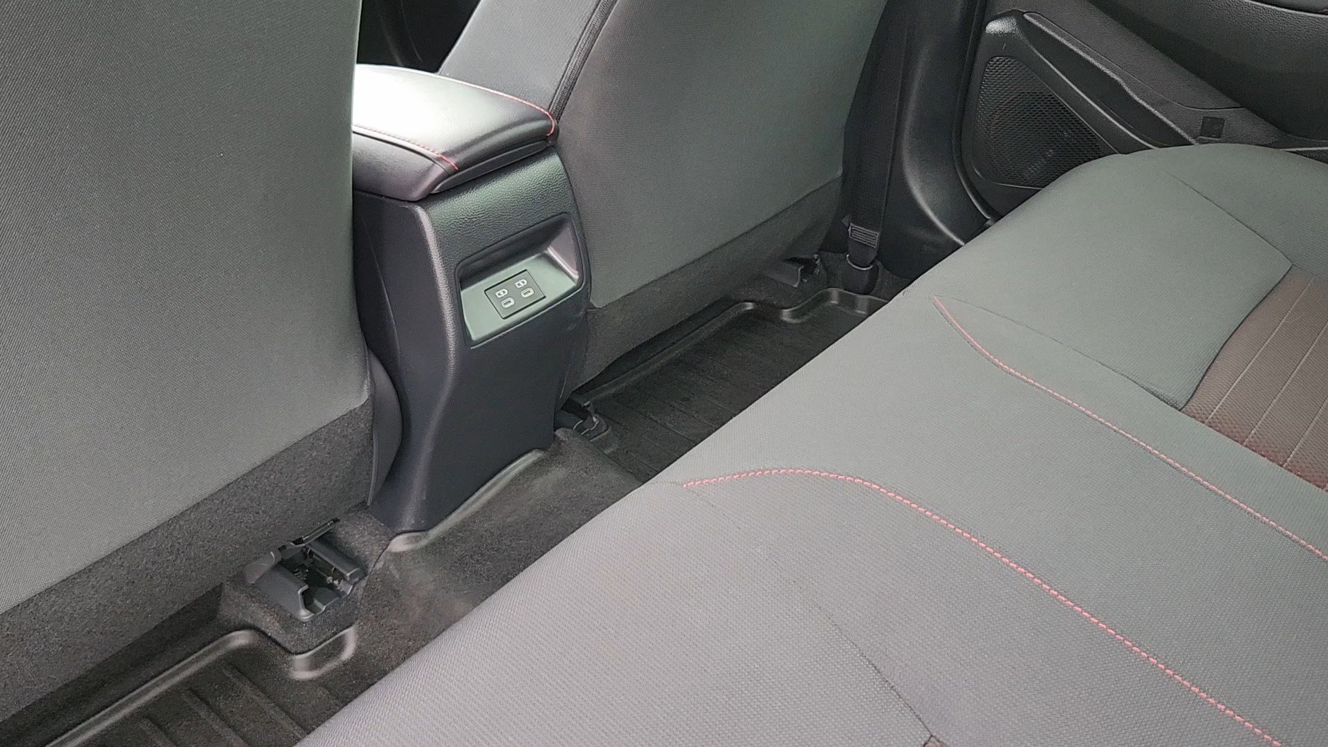 Used 2023 Toyota Corolla SE w/ SE Package image 17