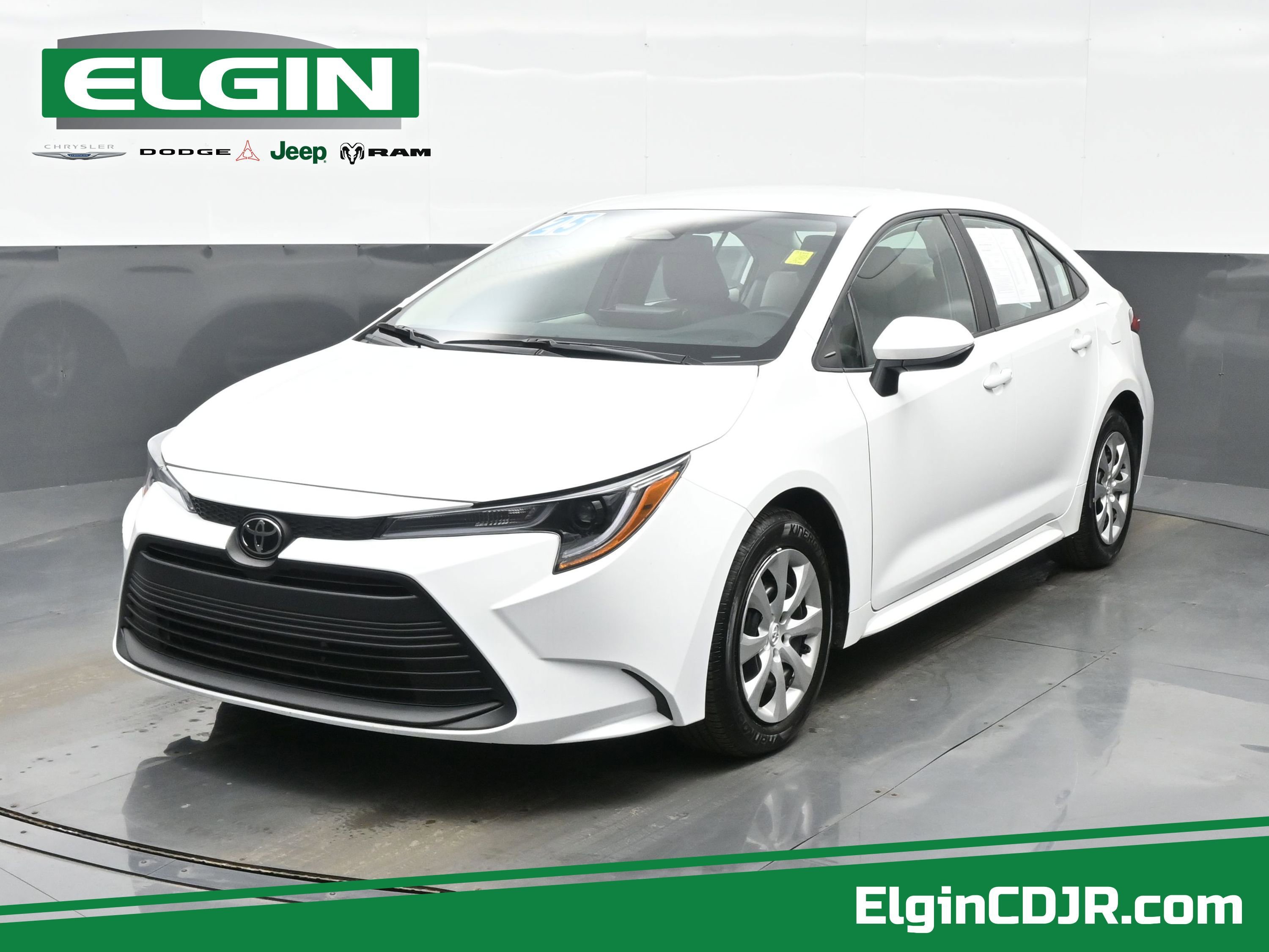 Used 2025 Toyota Corolla LE image 1