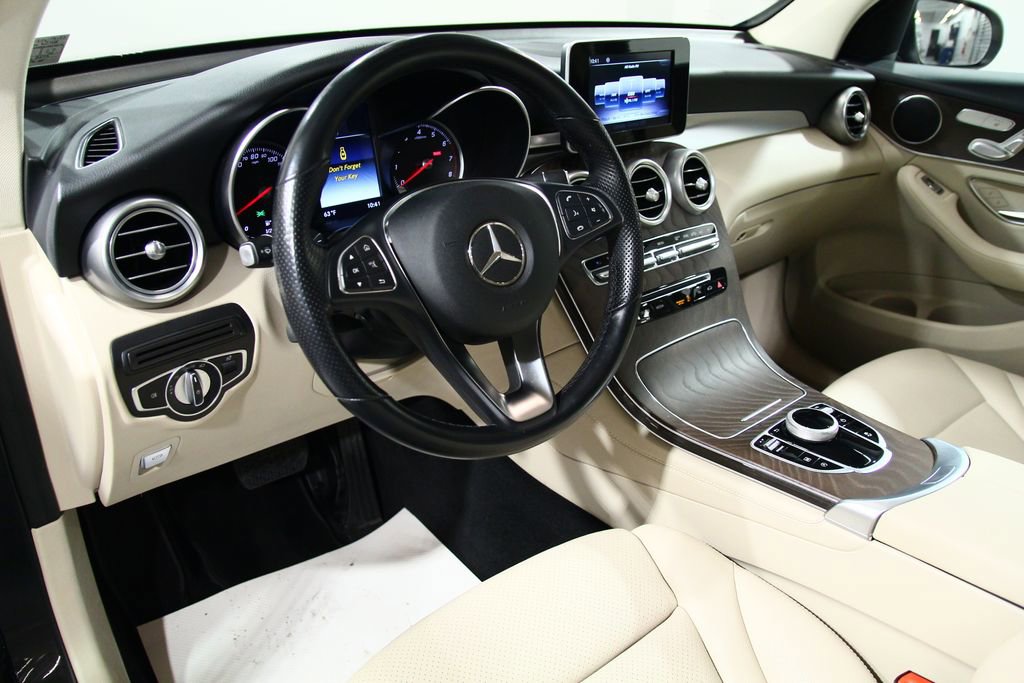 Used 2019 Mercedes-Benz GLC 300 4MATIC image 5