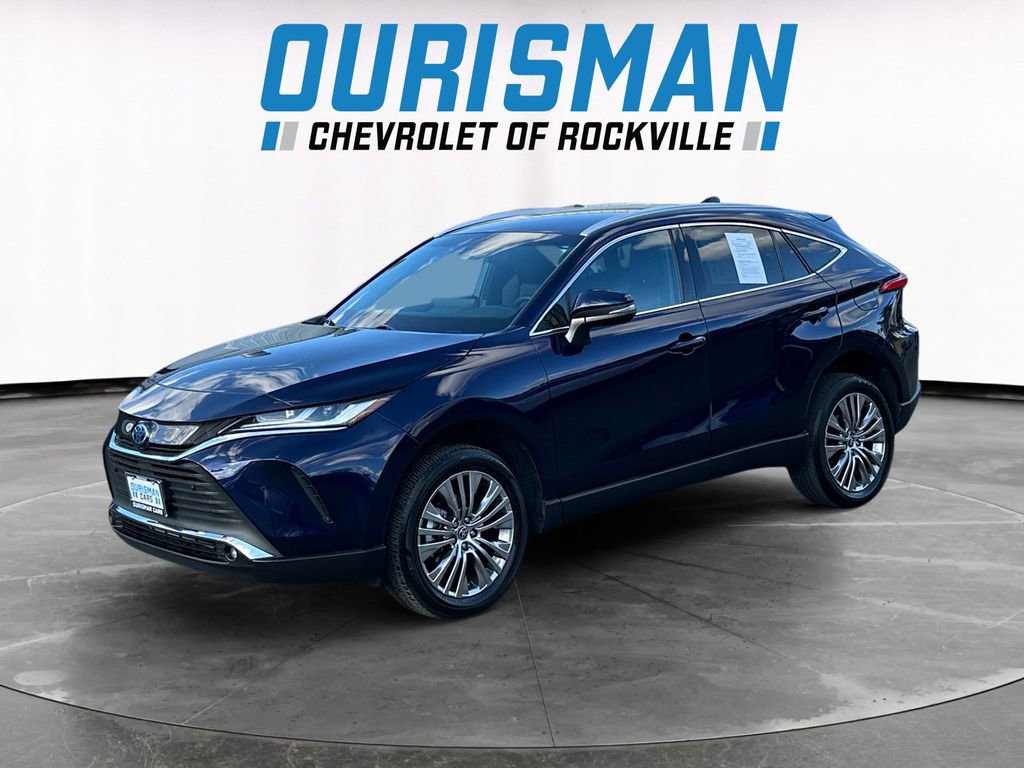 Used 2023 Toyota Venza XLE image 2