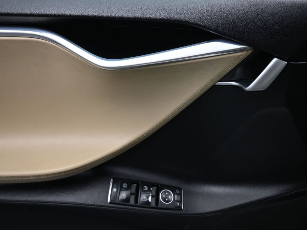 Used 2013 Tesla Model S Performance image 10