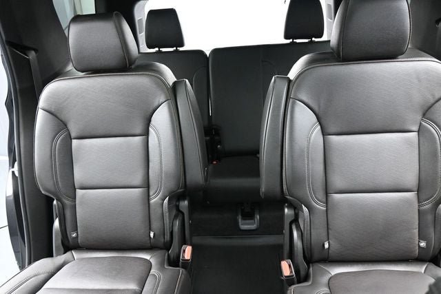 Used 2023 Chevrolet Traverse High Country AWD/4WD image 23