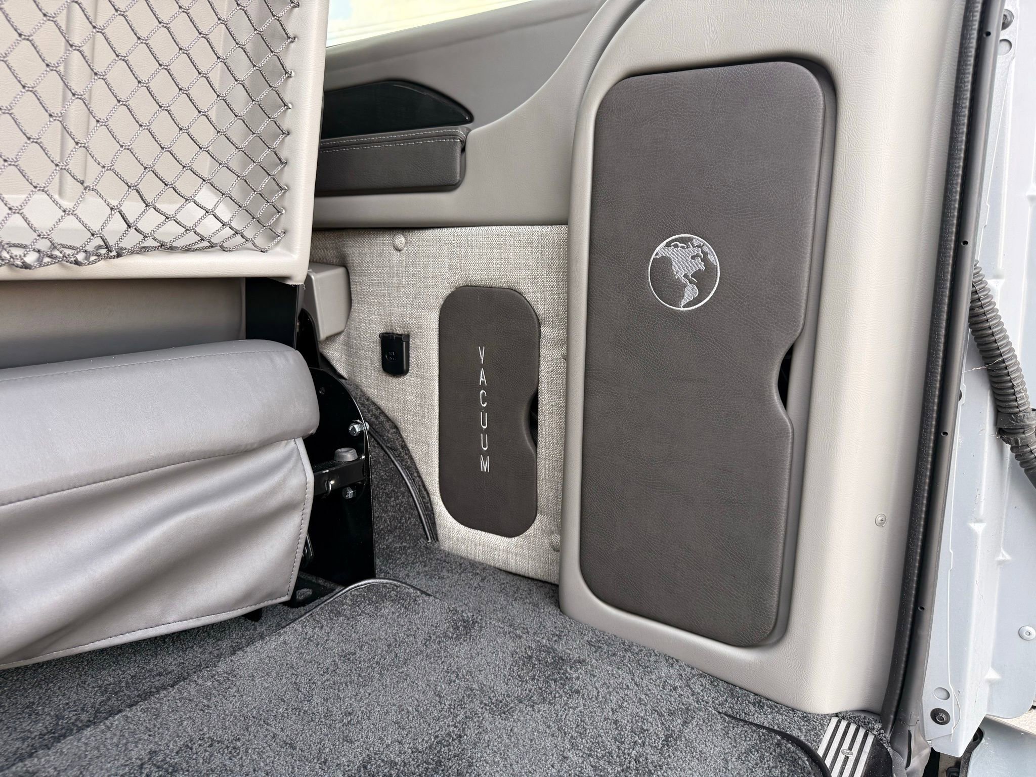 Used 2023 Chevrolet Express 2500 Extended image 42