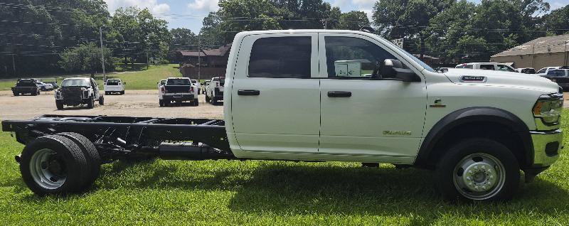 Used 2021 RAM 5500 Tradesman w/ Chrome Appearance Group AWD/4WD image 2
