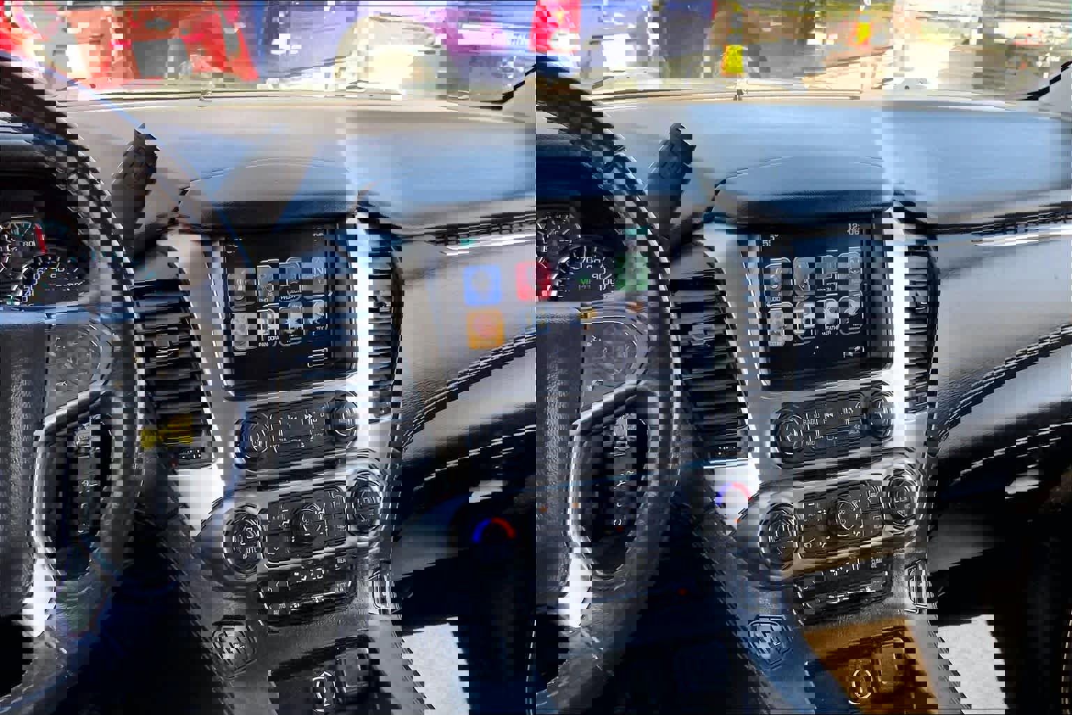 Used 2016 Chevrolet Suburban LT image 6