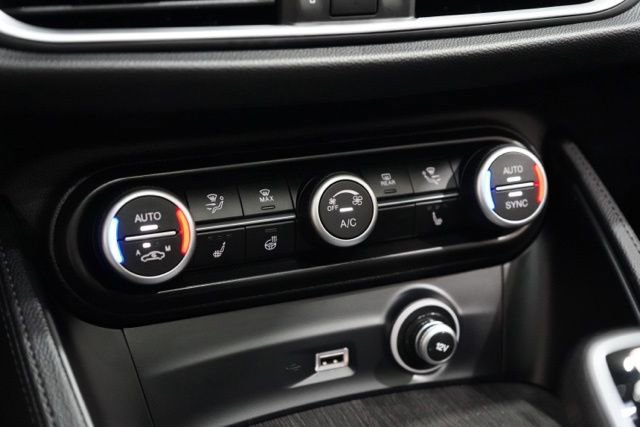Used 2020 Alfa Romeo Stelvio Ti w/ Active Blind Spot Package AWD/4WD image 26