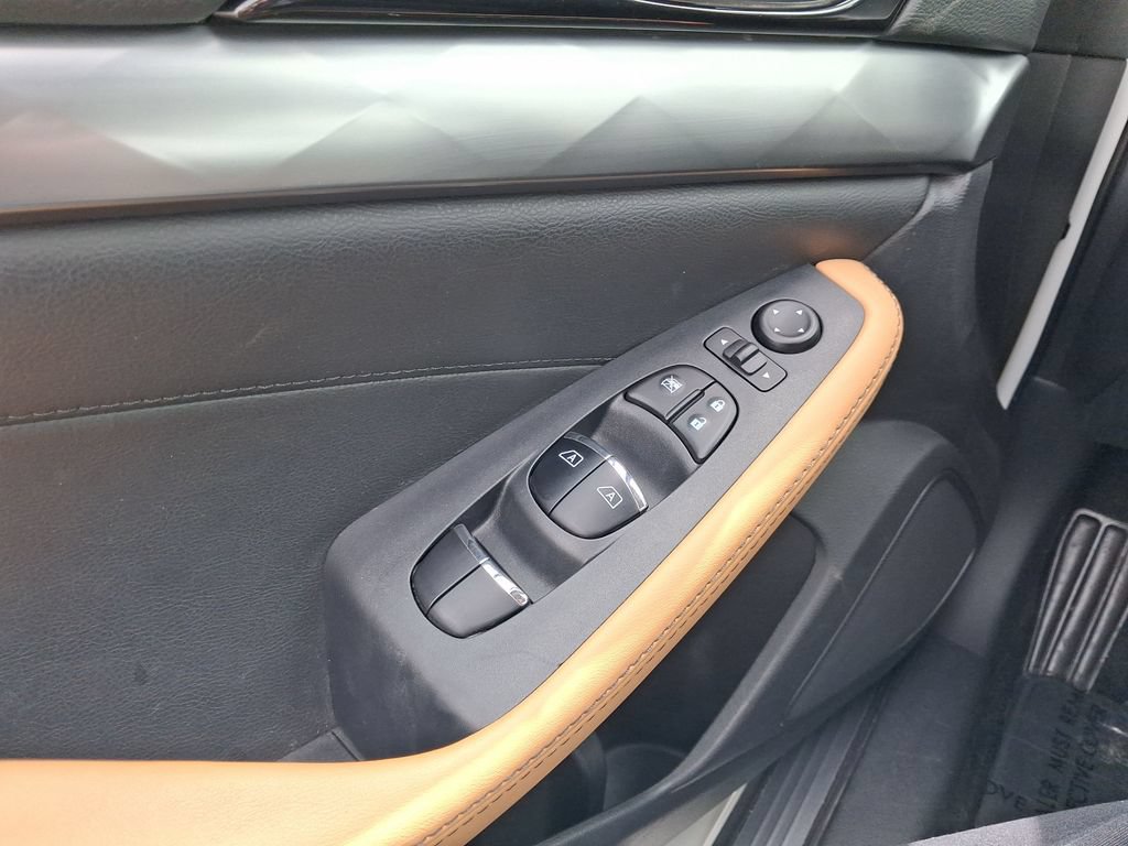 Used 2017 Nissan Maxima SR FWD image 16