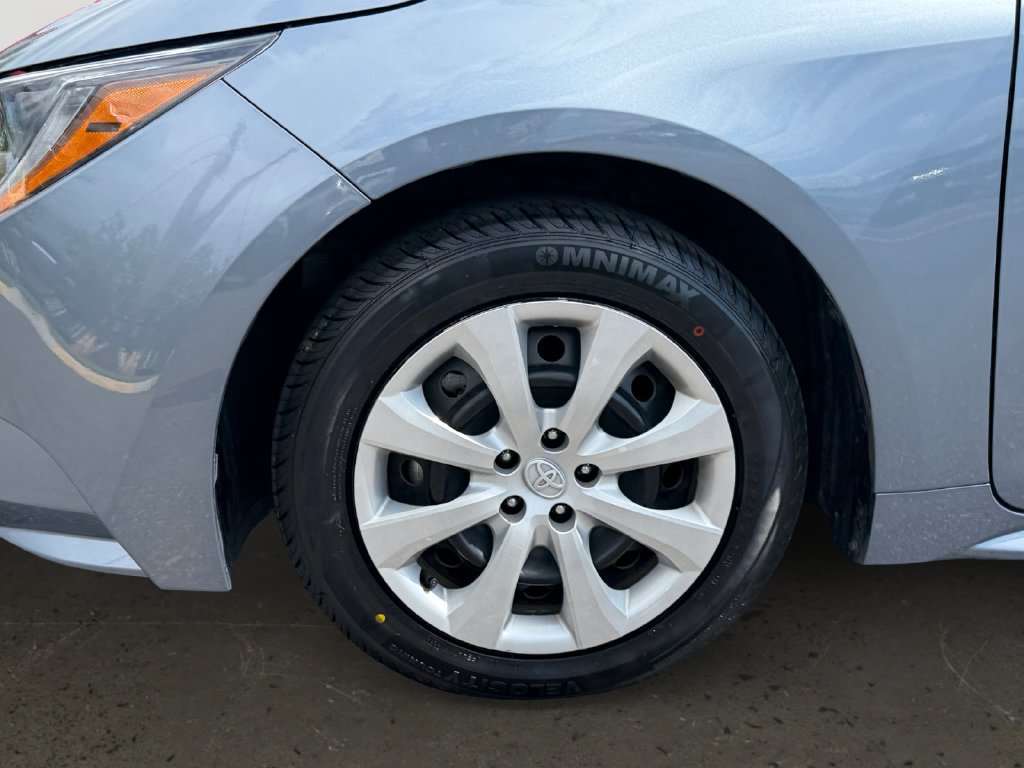 Used 2025 Toyota Corolla LE FWD image 27