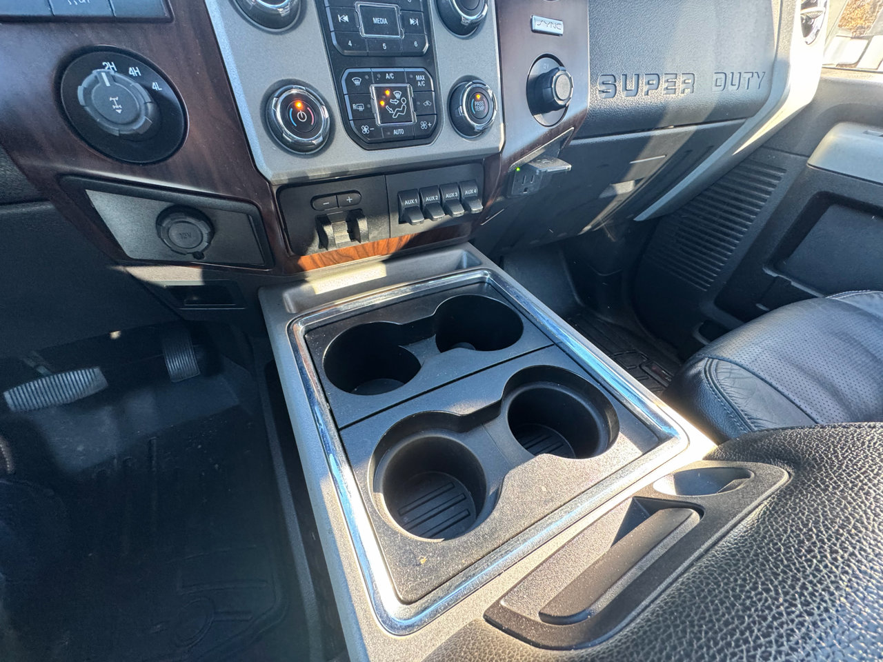 Used 2014 Ford F350 Lariat w/ Lariat Interior Package image 36