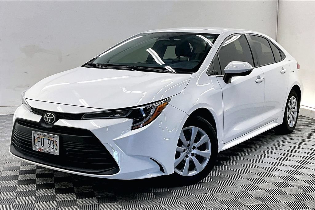 Used 2025 Toyota Corolla LE FWD image 1