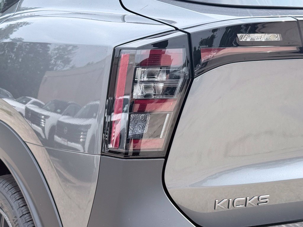 New 2026 Nissan Kicks SR w/ Cold Weather Package AWD/4WD image 7
