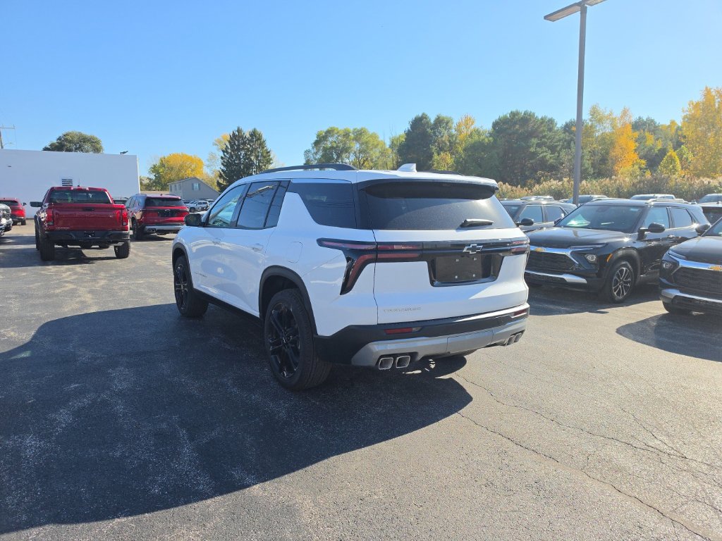 New 2027 Chevrolet Traverse LT w/ Driver Confidence Package FWD image 4