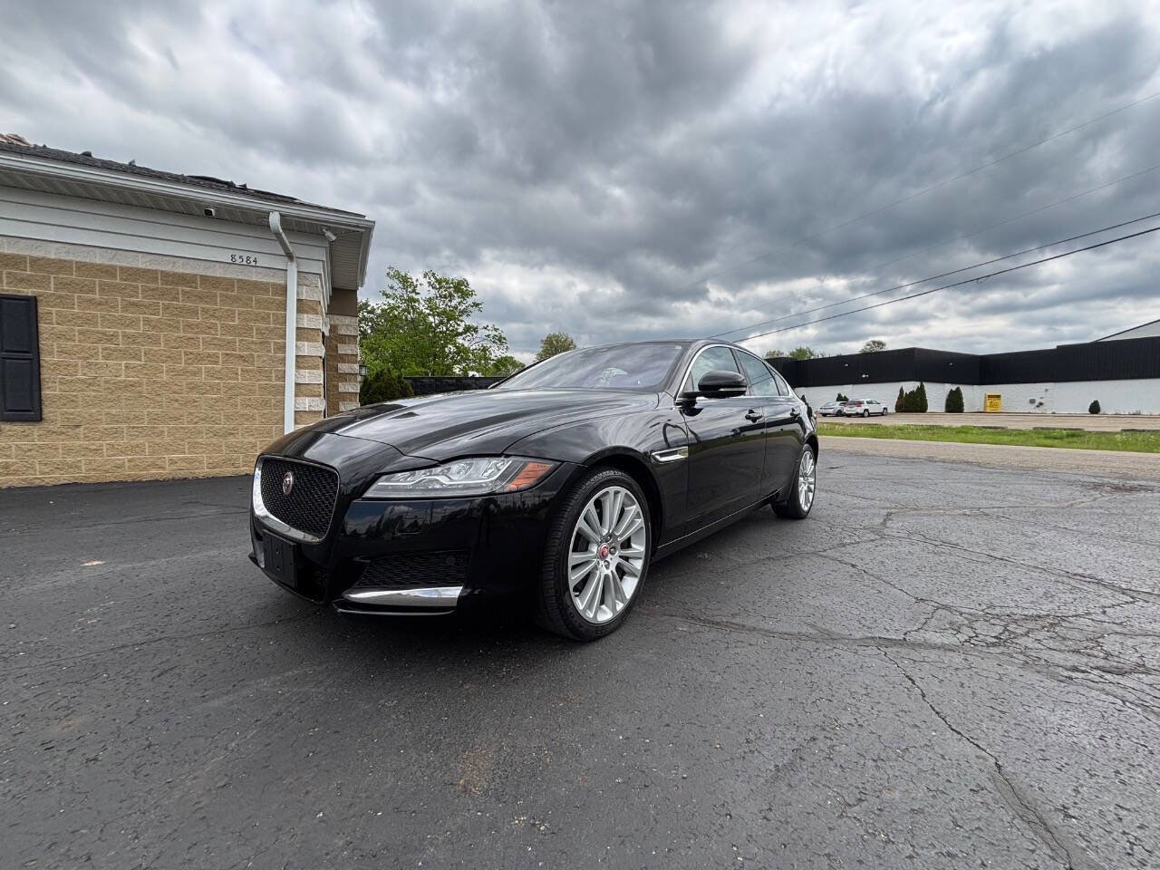 Used 2018 Jaguar XF Prestige AWD/4WD image 1