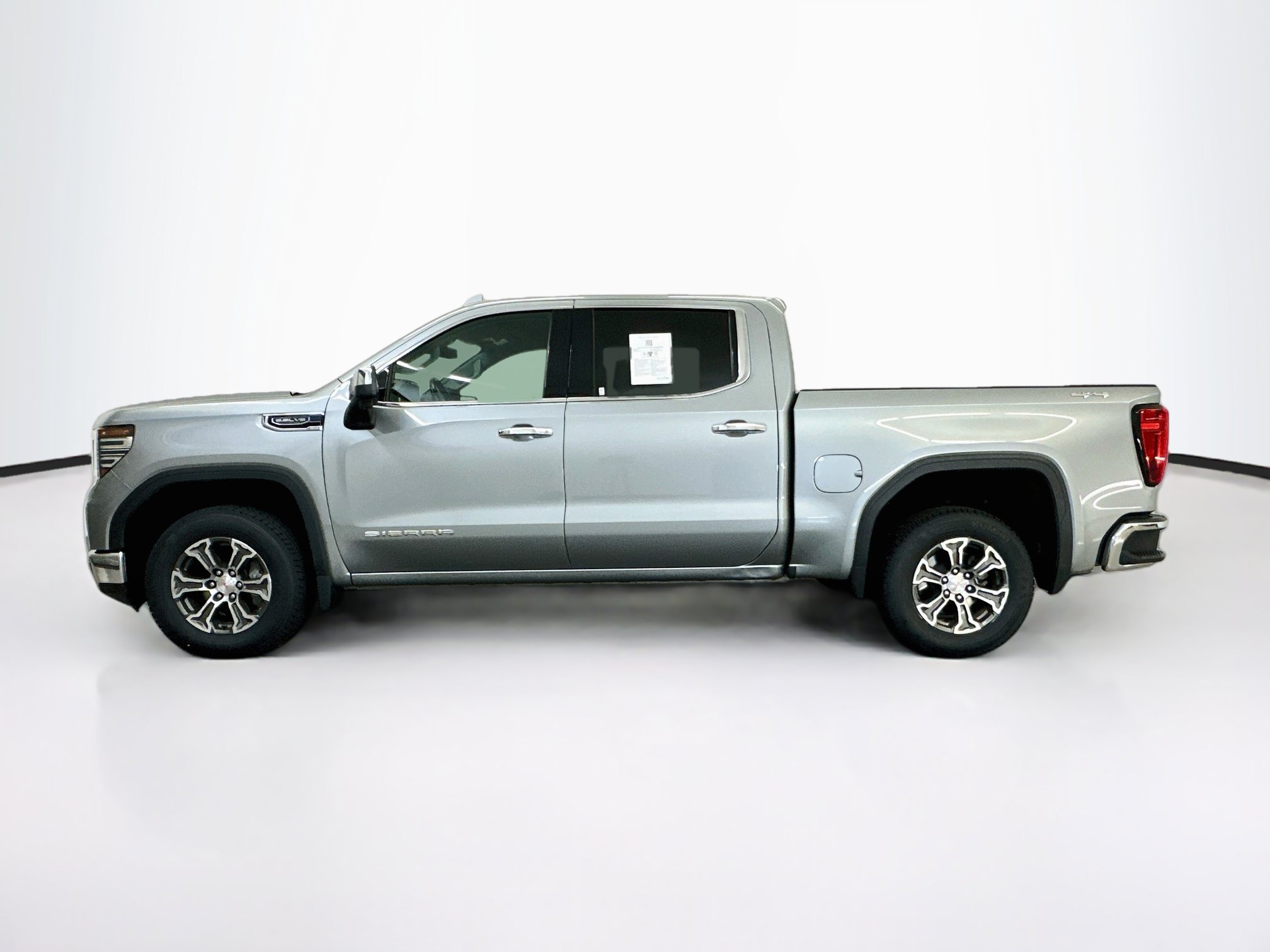 Used 2025 GMC Sierra 1500 SLT AWD/4WD image 4